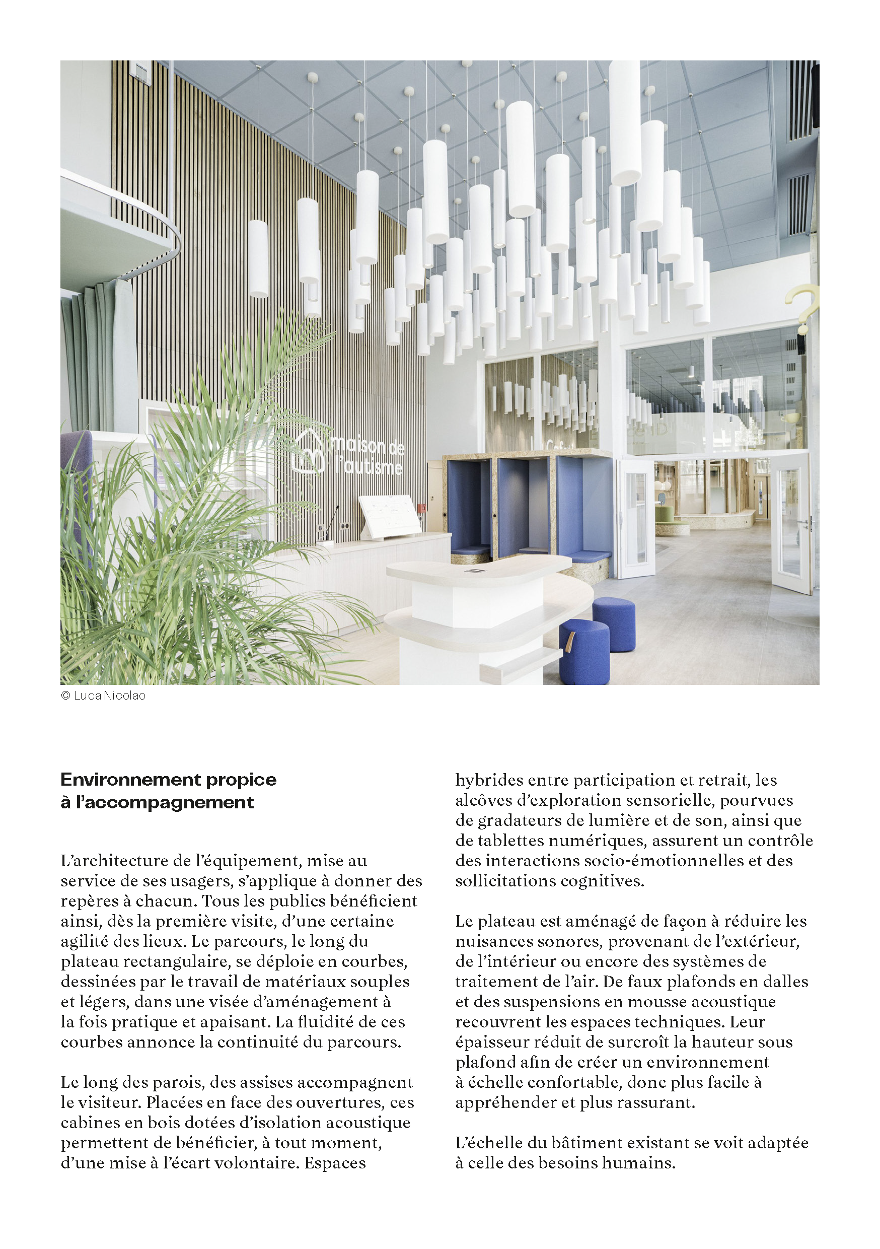Page de gauche d'une double page du magazine Architrom